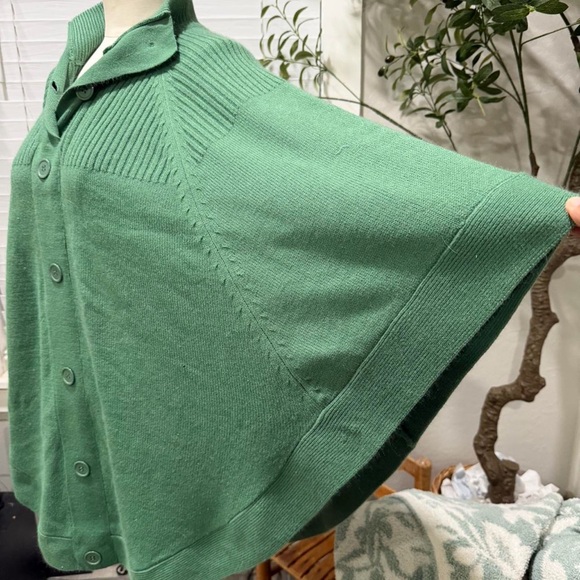 Argee Elegant Green Women's Poncho - Picture 4 of 5